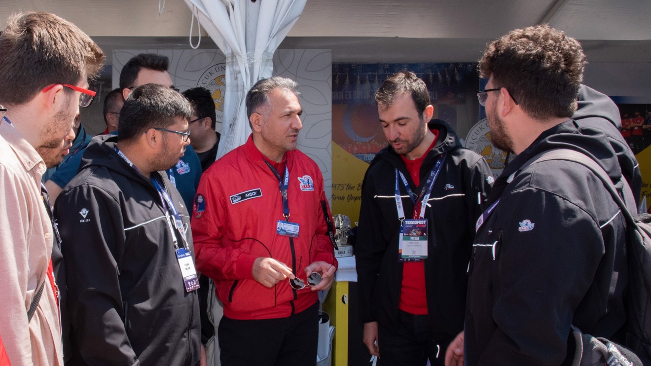 Rektör Aksoy, TEKNOFEST takımlarıyla bir araya geldi